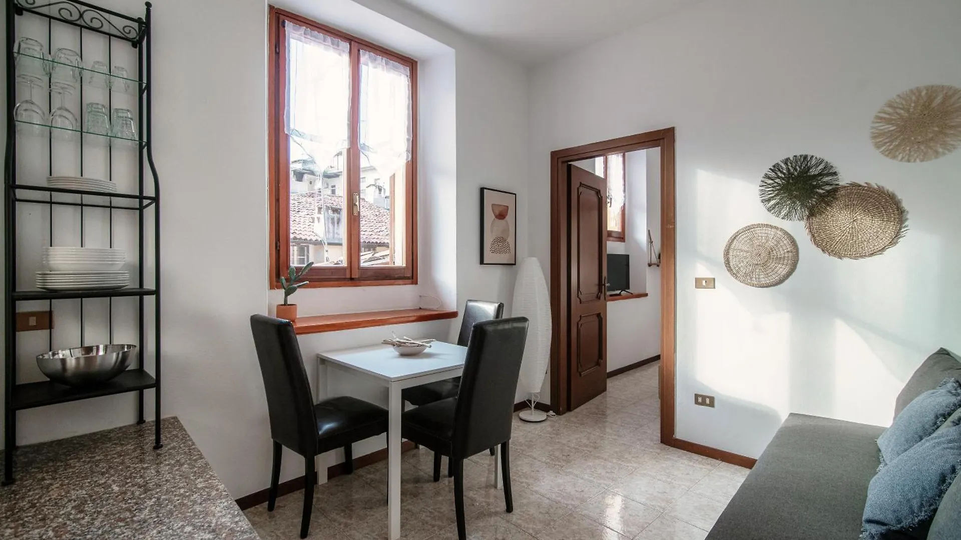 Apartment Piazza Roma By Quokka 360 - Inside The Historic Walls Of Como City